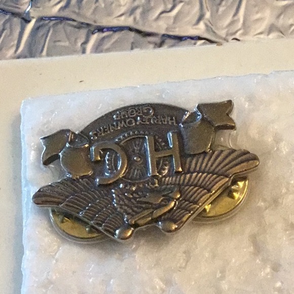Harley Davidson Owners Group Golden Pin - Picture 2 of 4
